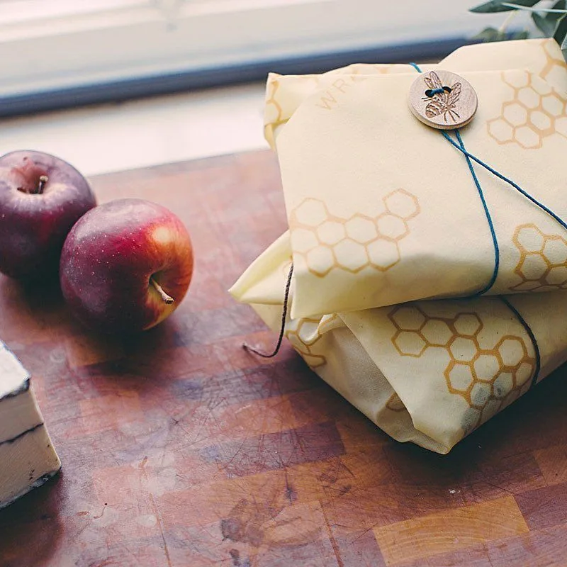 Wrapping presents in beeswax wraps without plastic