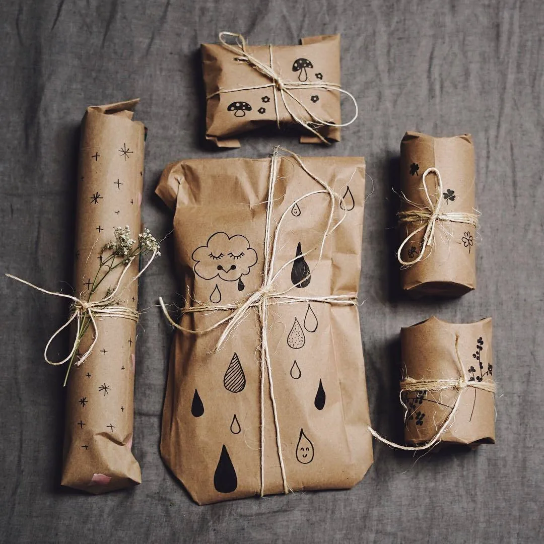 Wrapping presents in paper without plastic