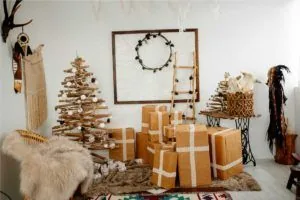 Room with plastic-free Christmas decorations and plastic-free presents as an Advent calendar, a tip for a plastic-free Christmas