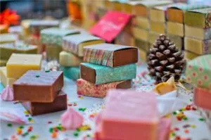 Plastic-free soap as a Christmas present, a tip for a plastic-free Christmas