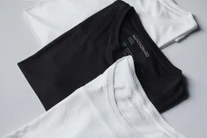 The MUNTAGNARD T-shirts in white and black
