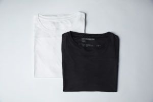 plastikfreie T-Shirts von Muntagnard in schwarz und weiß